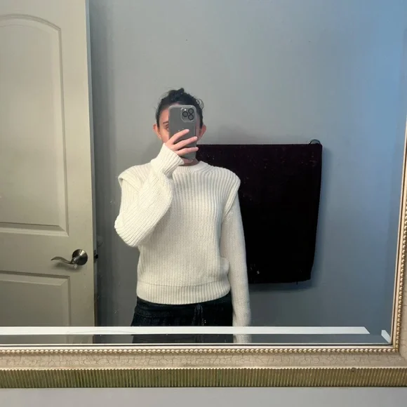 Abercrombie & Fitch white  Crew Neck Sweater - Picture 3 of 7